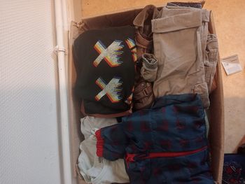 Vend un gros carton d'habit garçon