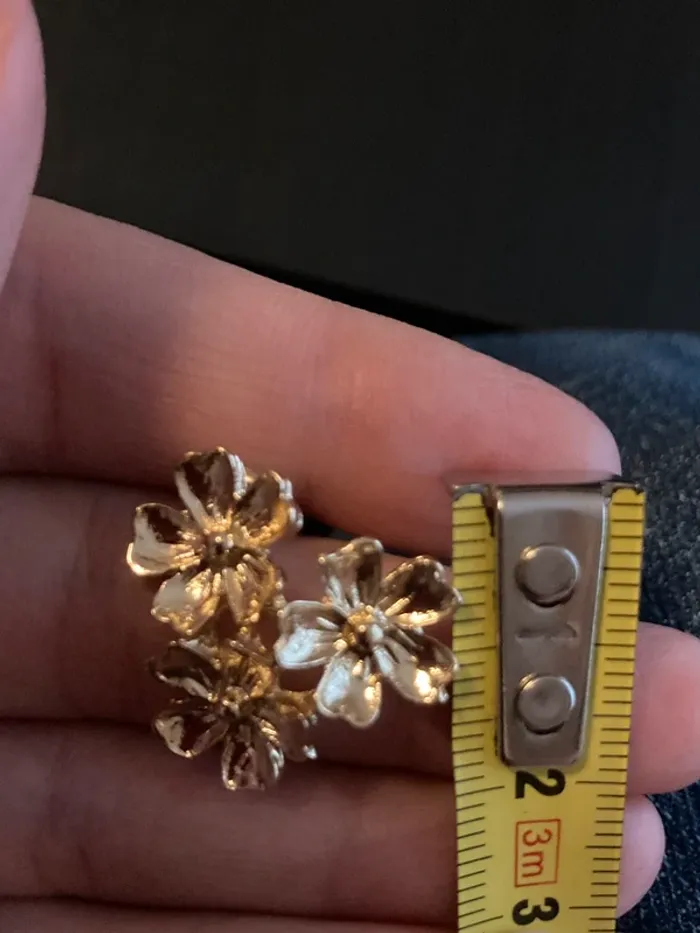 CxL by Christian Lacroix boucles d'oreilles dorées 3 fleurs - photo numéro 5