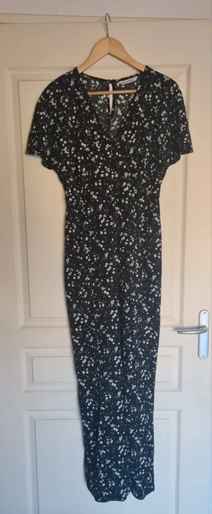 Combinaison Camaïeu noir motif fleur blanche