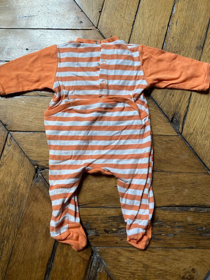 2 pyjamas Disney et 1 body PB 6 mois - photo numéro 6