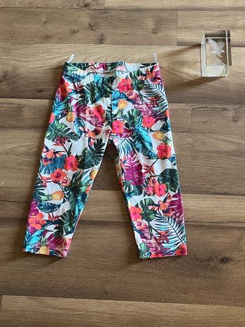 Je vend un legging coût fille taille 4 ans très bon état 