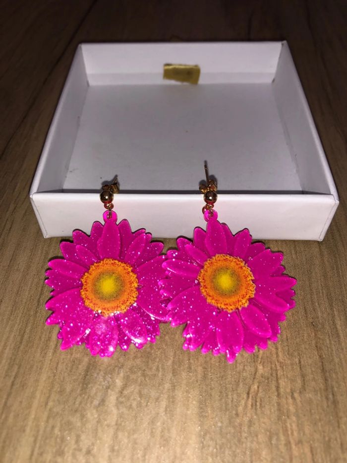 Boucle d’oreille fleur - photo numéro 2
