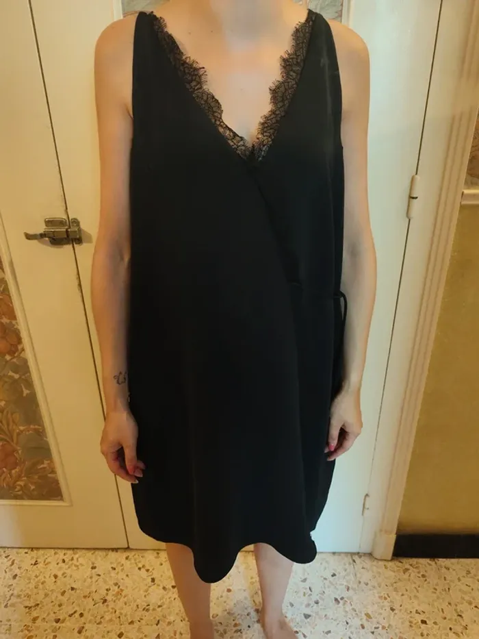 Robe noir chic Mango L
