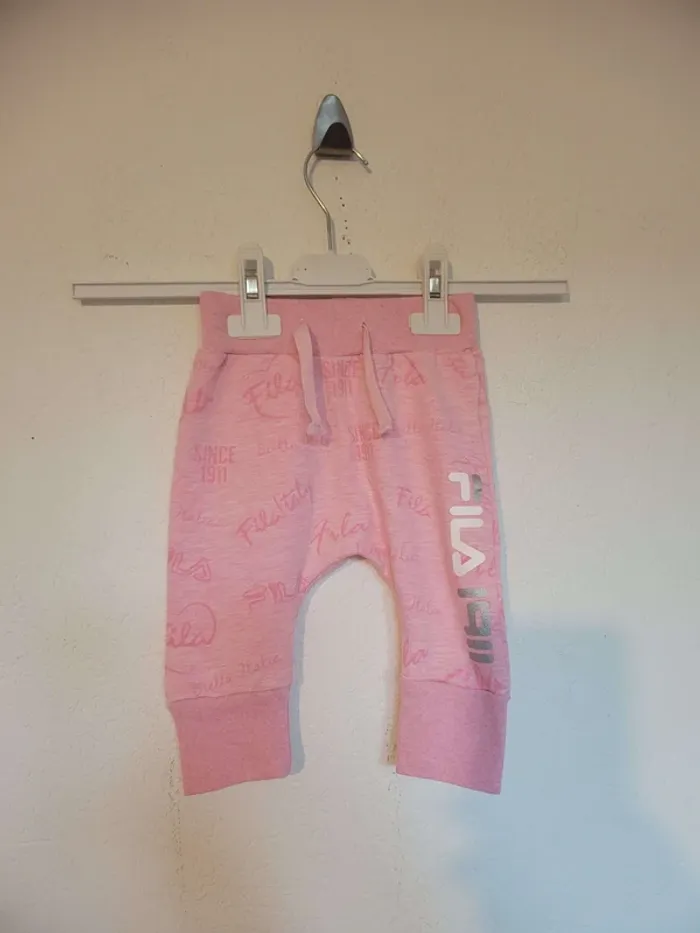 bas de survêtement fila pour bébé fille 0/3 mois très bonne état