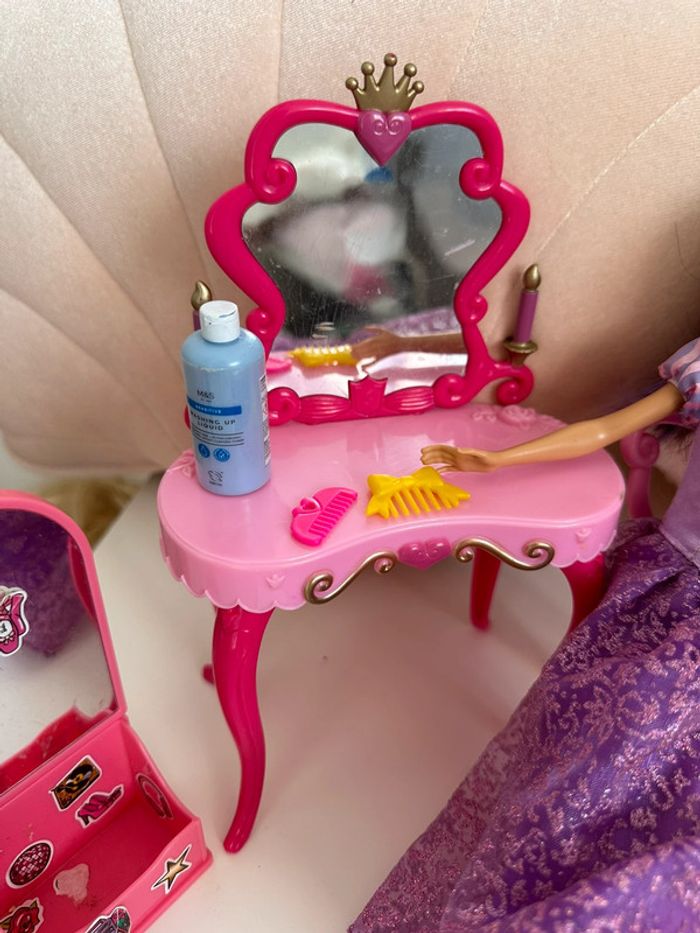 Barbie avec son salon de beauté - photo numéro 3