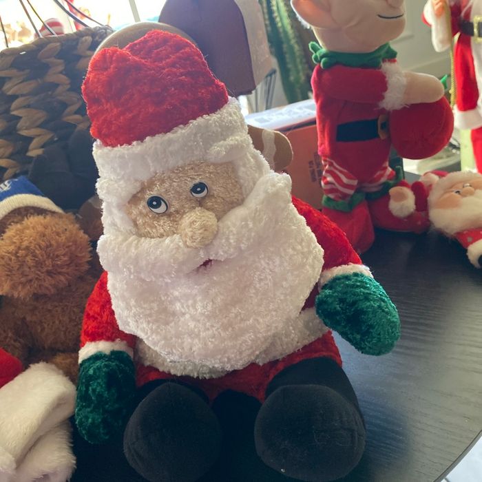 Lot décoration de Noël peluches et 3 bonnets père noël neufs - photo numéro 4