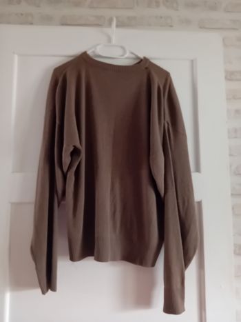 Pull marron col rond