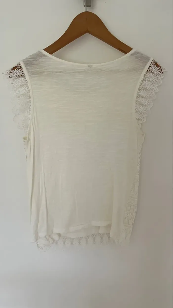 Top style tee shirt en broderie crème - photo numéro 3