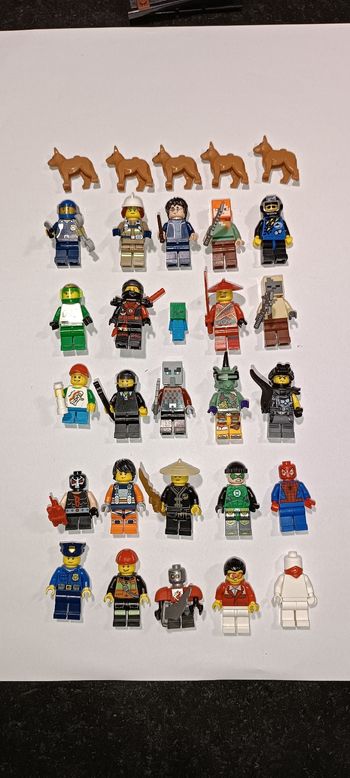 Lot figurines lego et chiens 