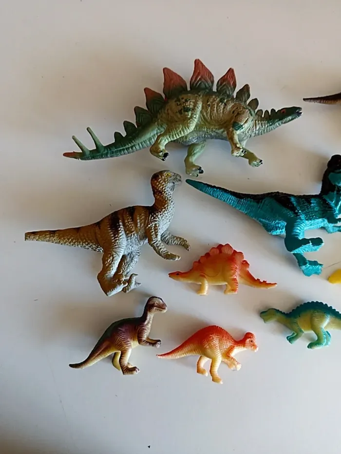 Lot 13 figurines dinosaures - photo numéro 2