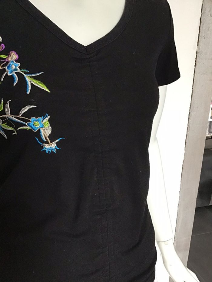 Tee shirt a motif brodé - photo numéro 5