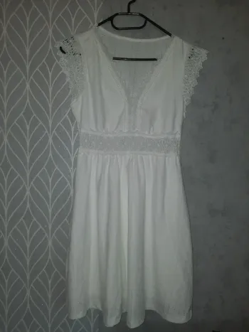 Jolie robe blanche taille 36