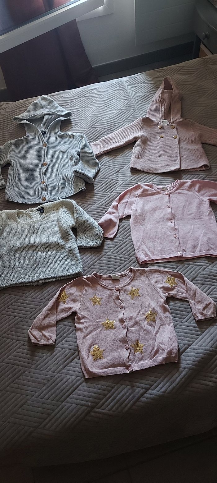 Lot de pulls/gilets taille 12 mois