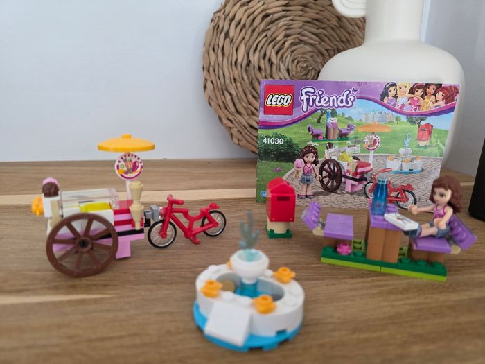 Lego friends 41030
Le stand de glace d'Olivia
Excellent état 
Complet

Ce set n'est plus fabriqué par Lego.
Pièce de Collection - photo numéro 3