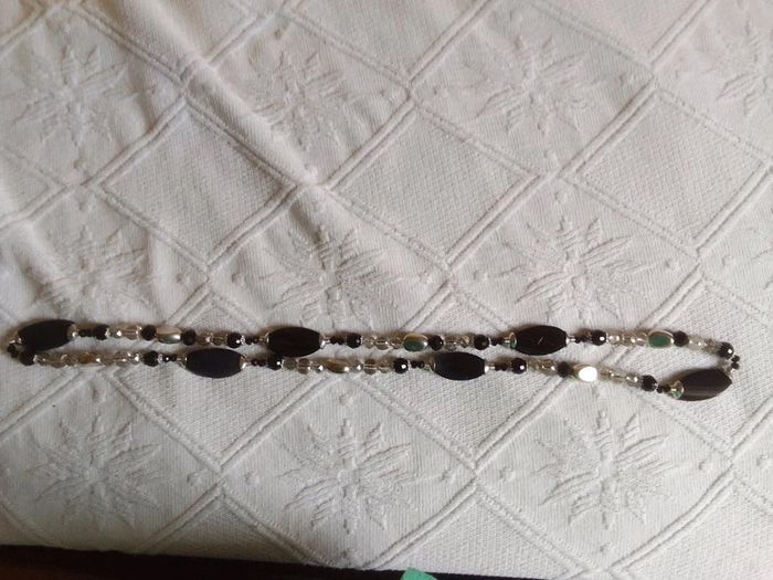Collier sautoir noir et argenté