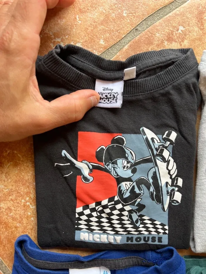 Lot 5 t-shirt Disney neuf 4ans - photo numéro 6