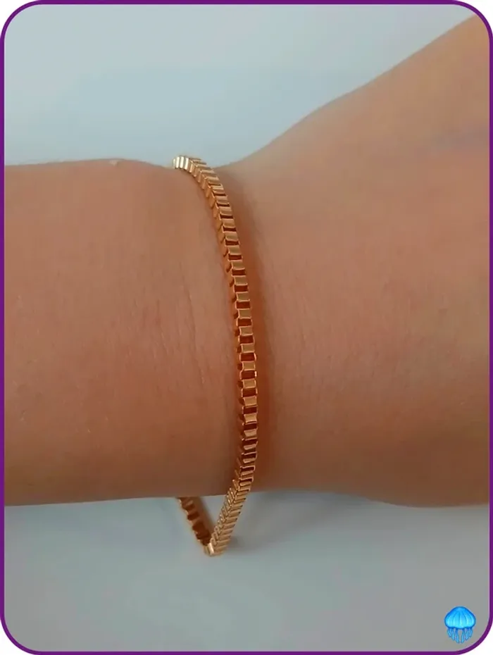 Bracelet doré élégant tendance féminine - photo numéro 3