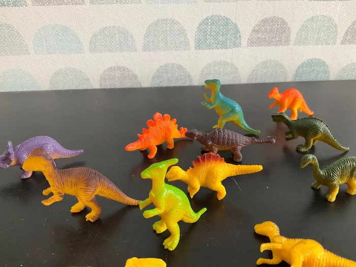 12 figurines dinosaures pour enfant en plastique - photo numéro 2
