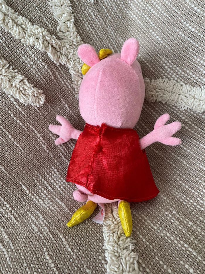 Peluche doudou 20cm TY Peppa pig cochon rose et rouge paillettes brillant très bon état - photo numéro 3