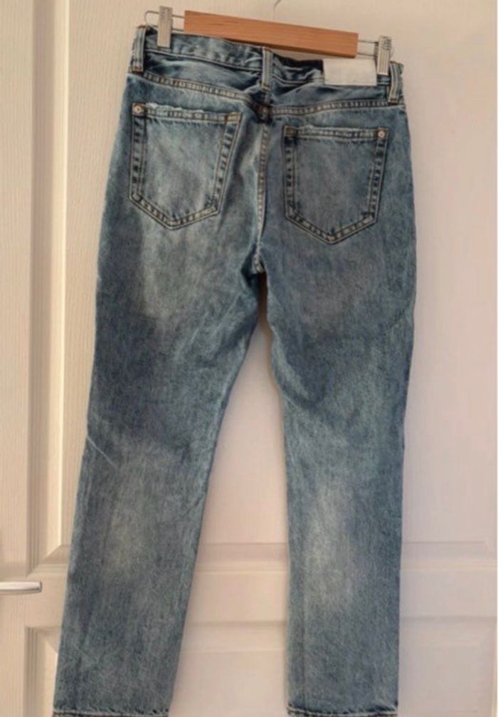 Jeans troués - photo numéro 2