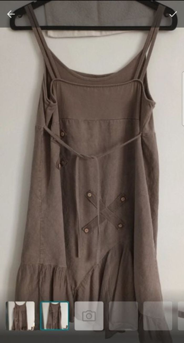 Robe taupe manches spaghettis doubles