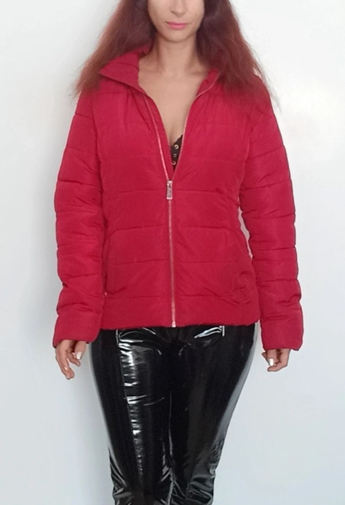 Doudoune rouge zippée à capuche taille 36 - photo numéro 2