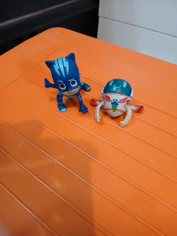 Pyjamask figurine yoyo et un robot