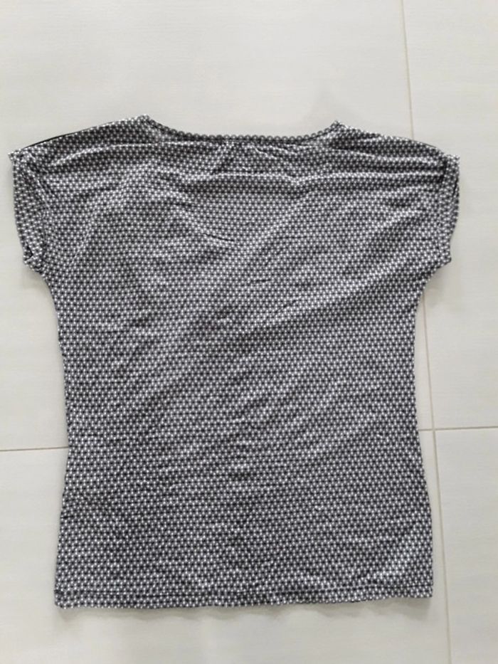 Tee-shirt taille 1 - photo numéro 3