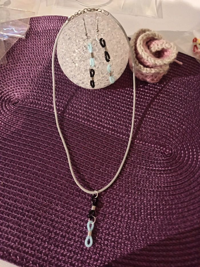 Collier et boucles d'oreilles