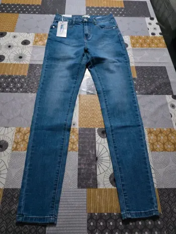 Jean femme taille 38 neuf