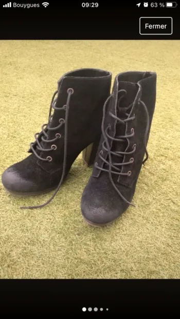 Bottines lacées à bout rond taille 40