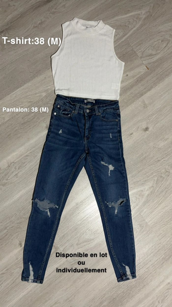Lot pantalon jean à trous et débardeur blanc à col
