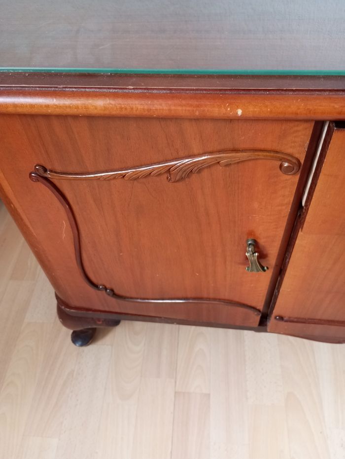 Buffet vintage bois avec rangement et plateau verre
🤎 - photo numéro 7