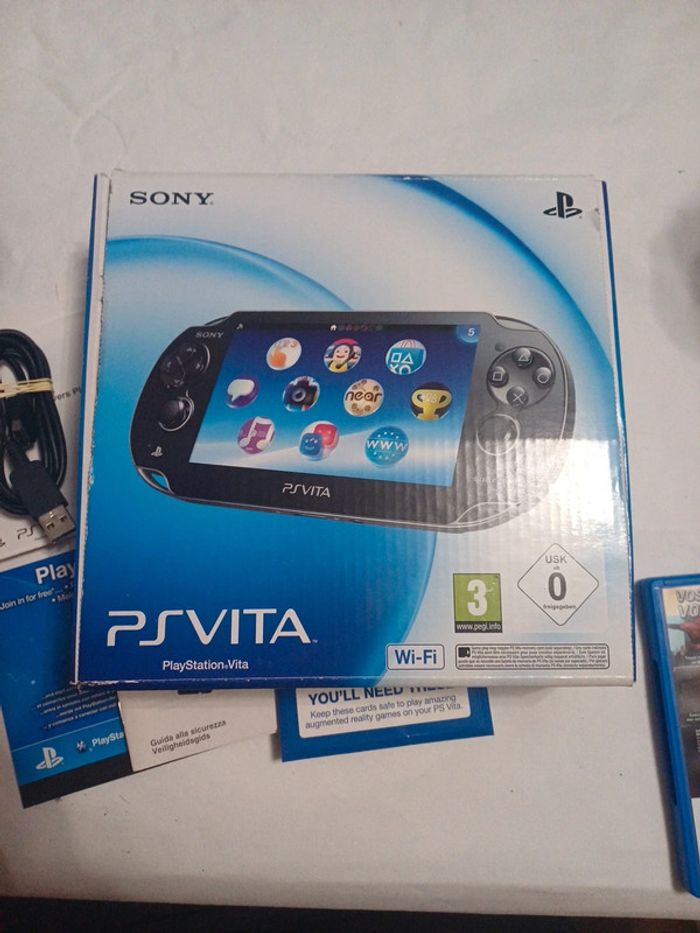PS Vita Wi-Fi PCH-1004 en boite - photo numéro 9