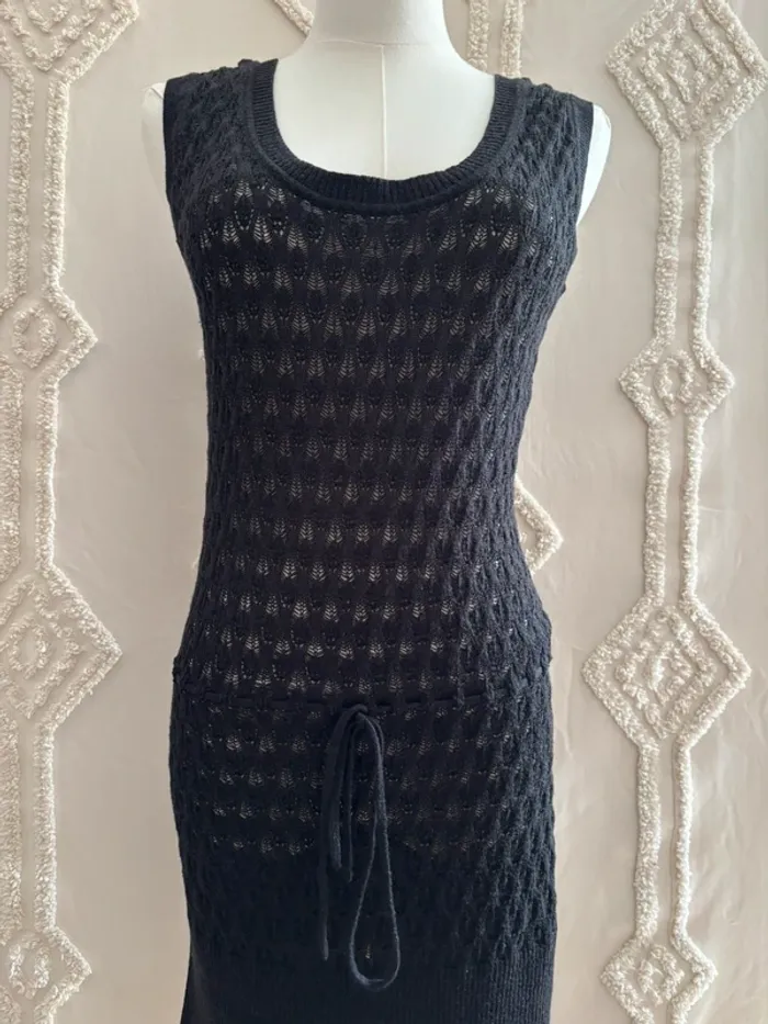 Robe noire ajourée à paillettes discrètes – maille stretch – taille L boho crochet - photo numéro 3