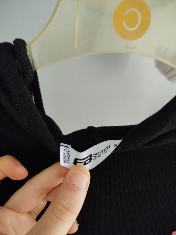 Sweat à capuche noir fleuri taille XS - photo numéro 2