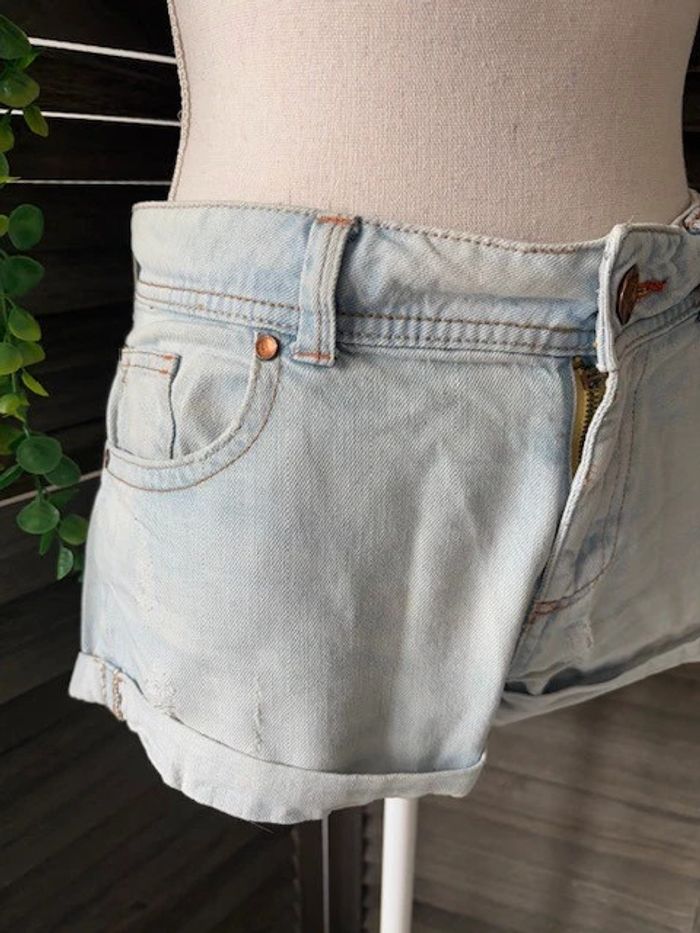 short Bershka bleu clair taille 42 - photo numéro 3