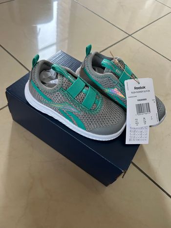 Baskets enfants marque reebok taille 24