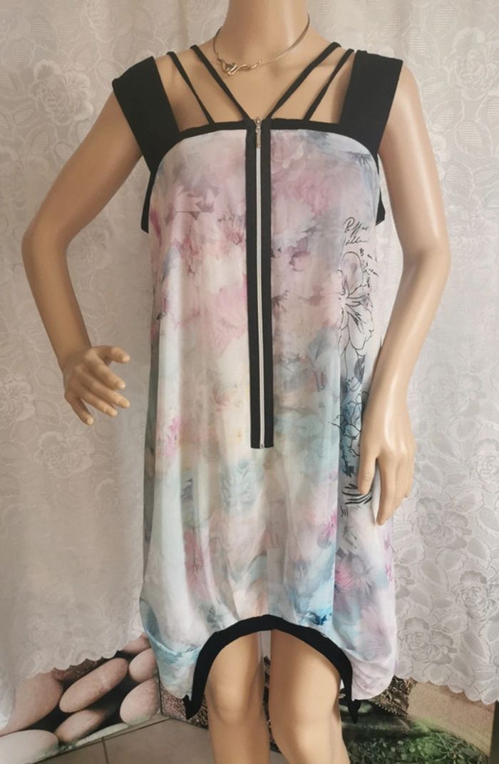 Robe. Bleu turquoise - rose pâle. Taille 40.LMV