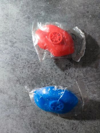 🌺 Lot de 2 sifflets en forme de lèvres/ bouche
