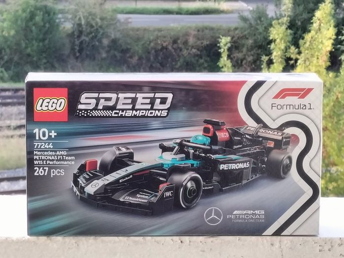 Lego voiture F1 mercedes AMG w15 petronas