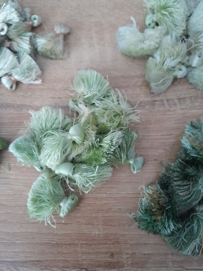 Lot de 50 pompons vert pour création de bijoux lot numéro 4 - photo numéro 5