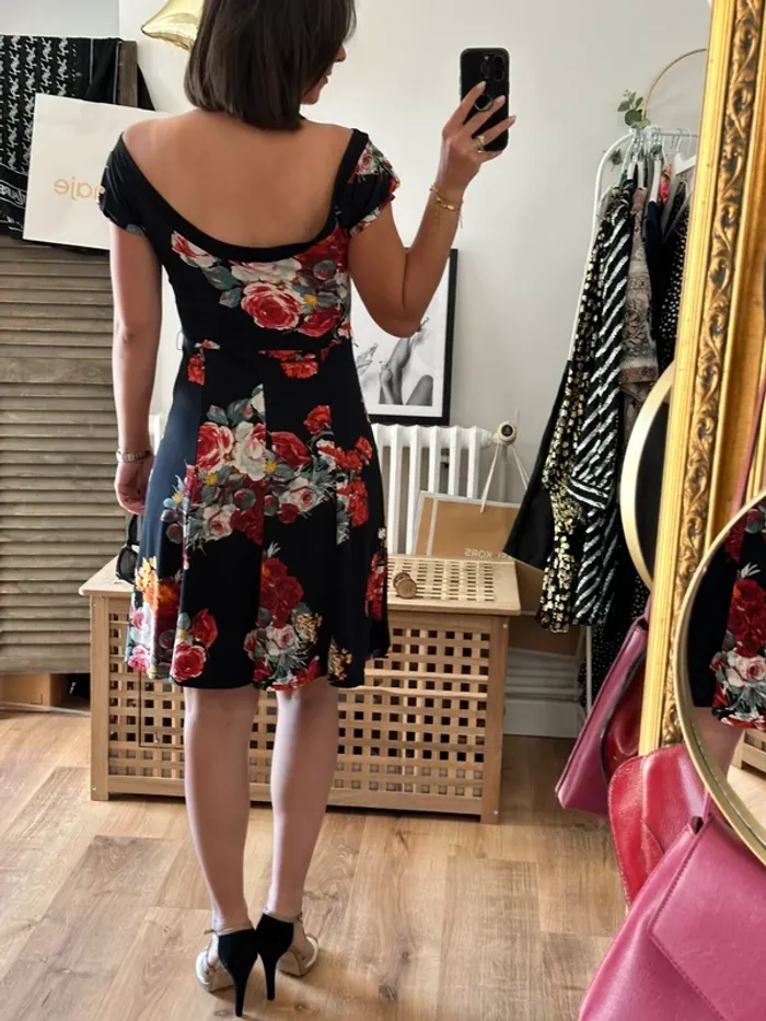 Robe à fleurs taille 36 - photo numéro 2