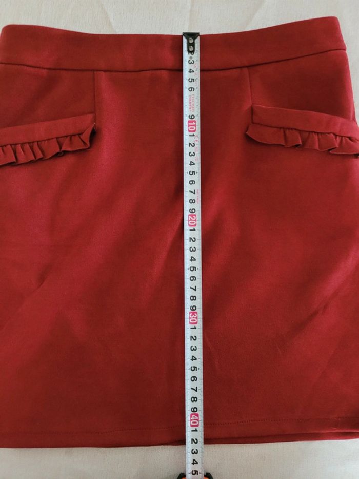 Jupe courte rouge, touché velour - photo numéro 6