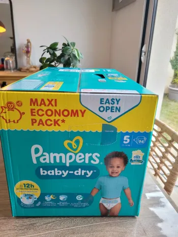 Maxi Carton pampers baby dry taille 5