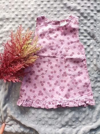 Robe sans manches avec des petites fleurs