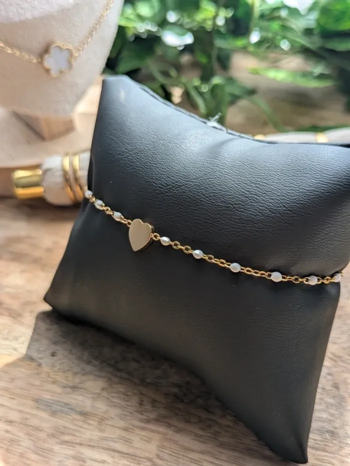 Bracelet cœur petites perles blanches et cœur doré