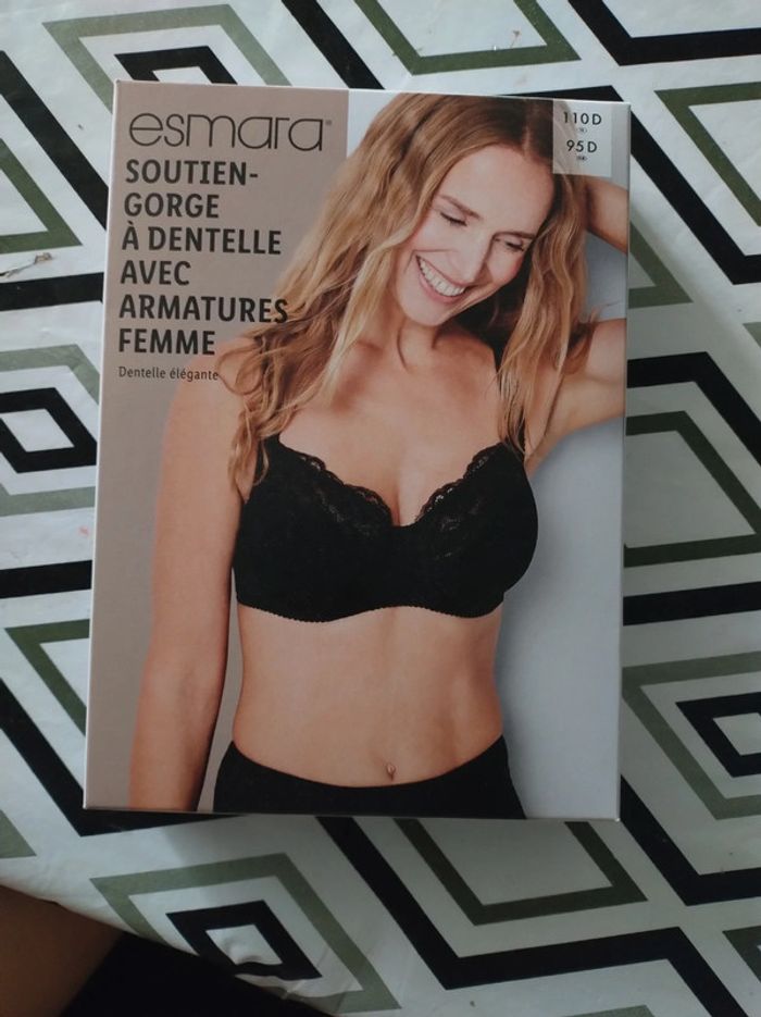 Soutien gorge à dentelle avec armature neuf en noir