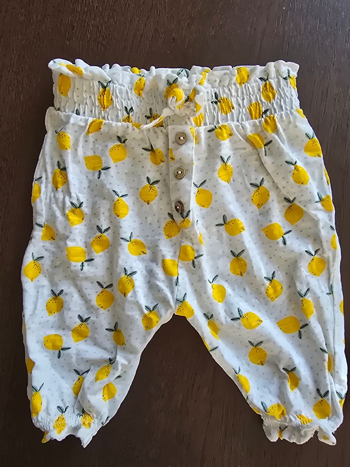 Tee-shirt et pantalon citron - photo numéro 3