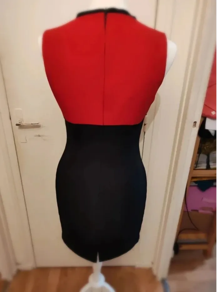 Robe cintrée taille 38 bicolore noire rouge Léa Lauryl Paris - photo numéro 4